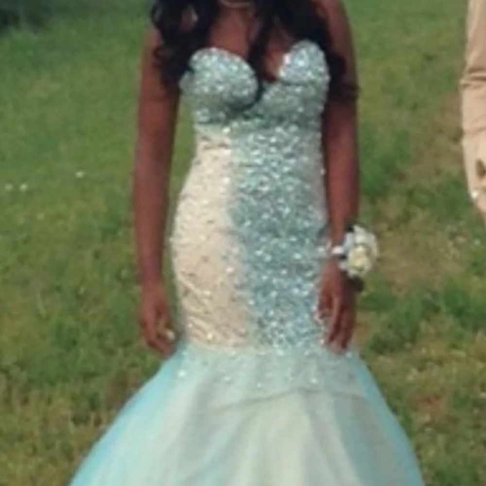 Prom /Formal Dress - Picture 2 of 3